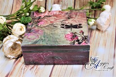 Wooden box with pink roses